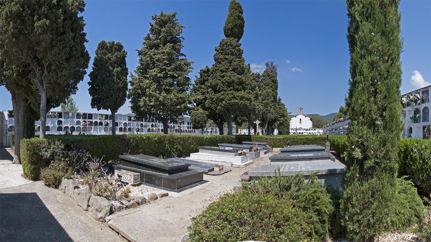 Panorama de la part antiga del cementiri des de l’est.
